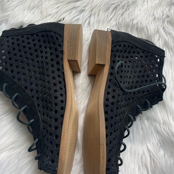 New! Musse & Cloud perforated black tie up booties,  size 38, fits a 7 -… - Picture 5 of 10